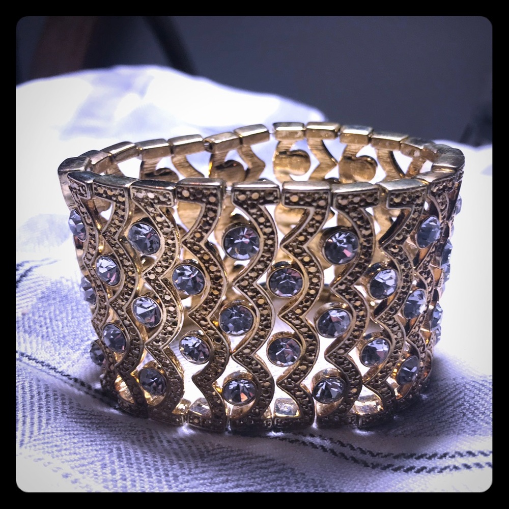 Gold gemstone stretch bracelet 2” wide